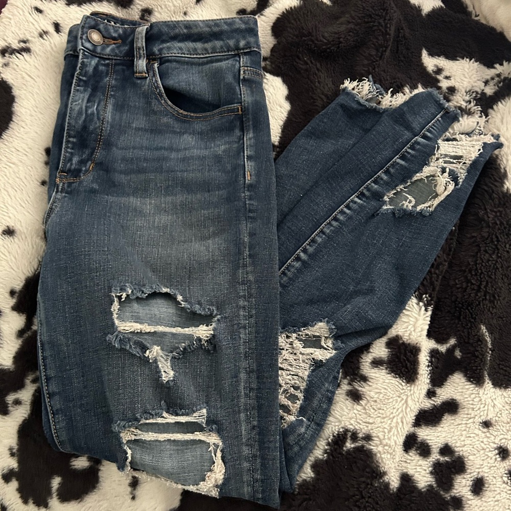 Distressed AE Skinnies